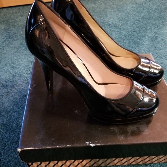 Victor Alfaro Clairette Black Patent Pumps - Picture 1 of 9